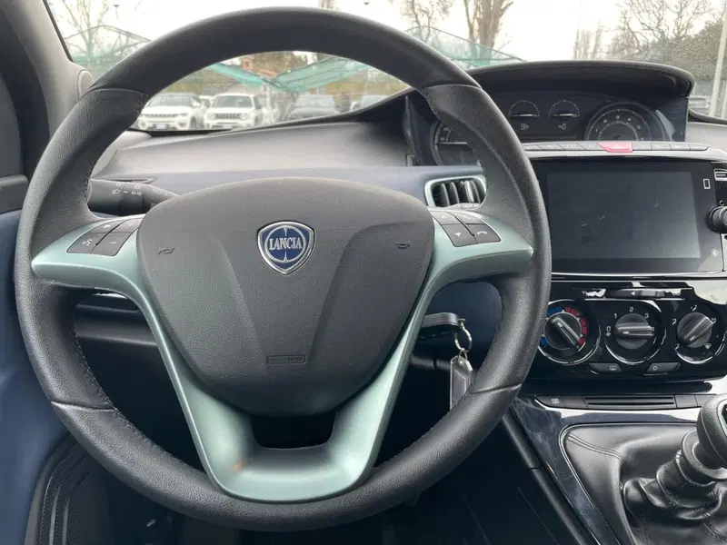 Lancia Ypsilon usata a Ancona (14)