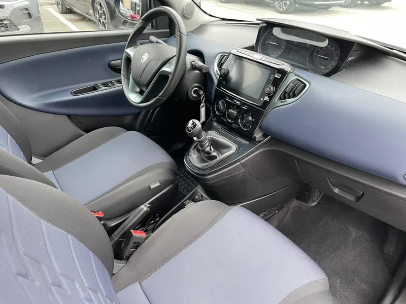 Lancia Ypsilon usata a Ancona (19)