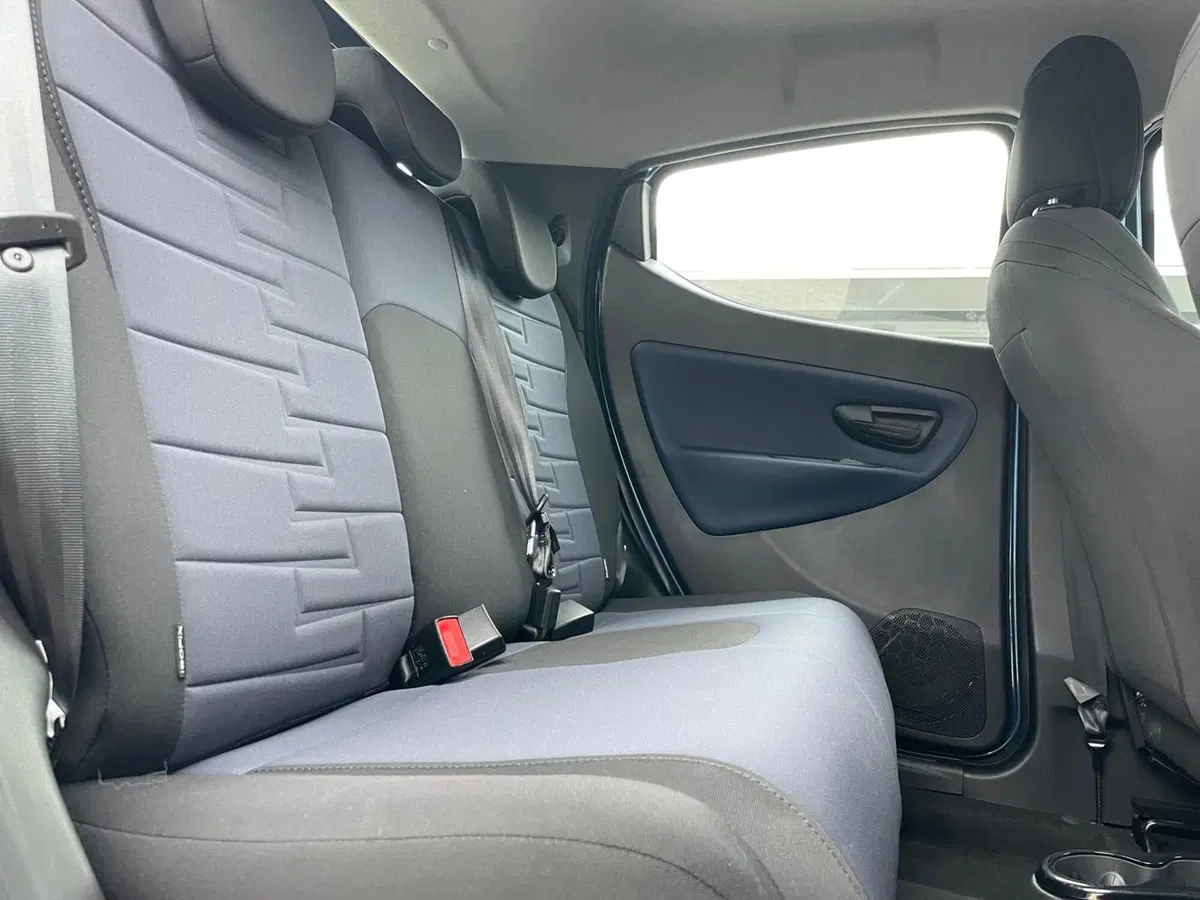 Lancia Ypsilon usata a Ancona (20)