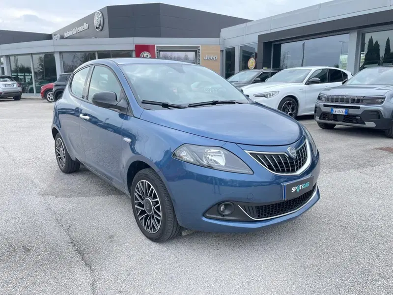 Lancia Ypsilon usata a Ancona (3)