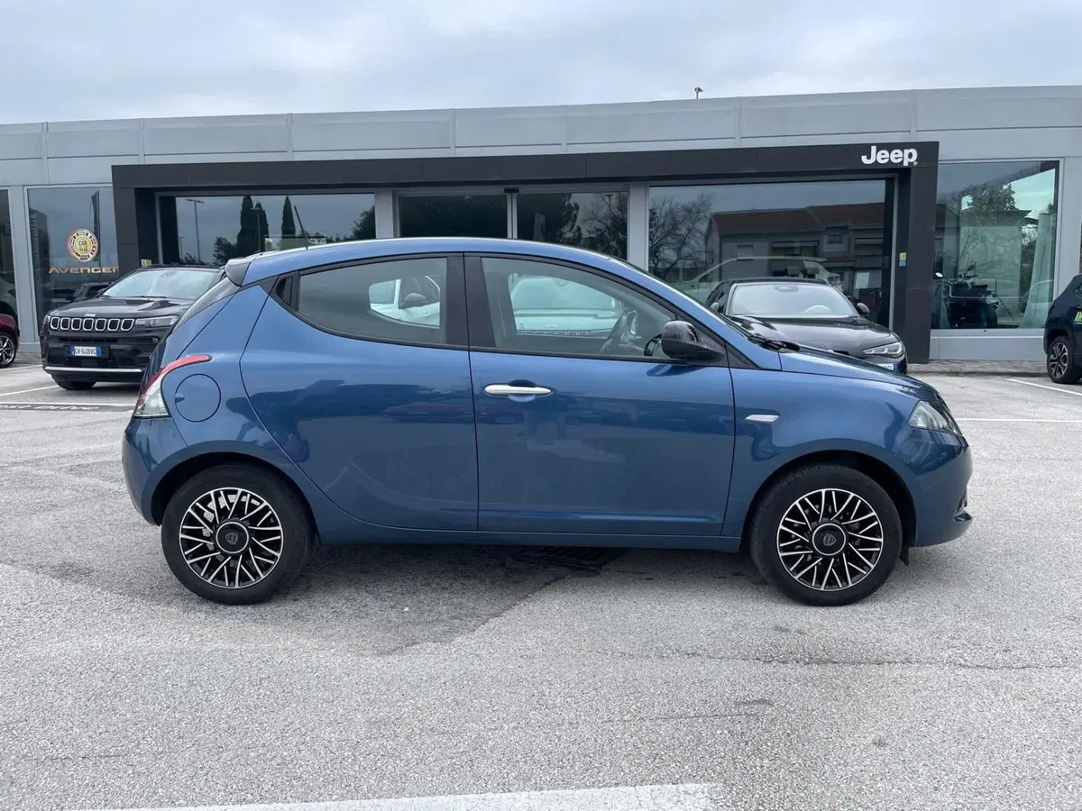 Lancia Ypsilon usata a Ancona (4)
