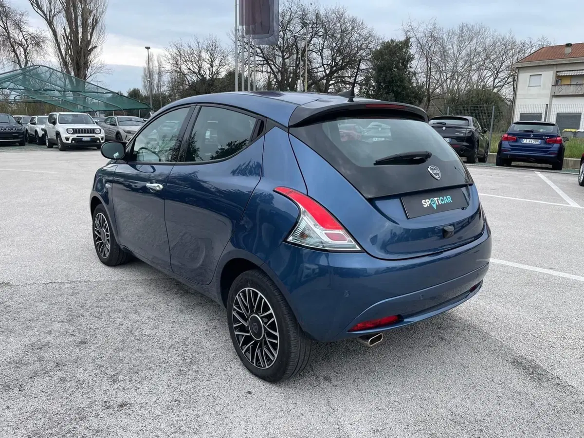 Lancia Ypsilon usata a Ancona (7)