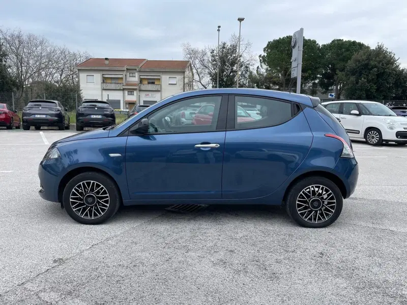 Lancia Ypsilon usata a Ancona (8)