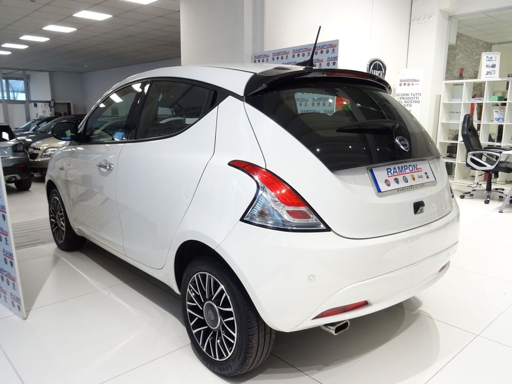 Lancia Ypsilon usata a Venezia (2)