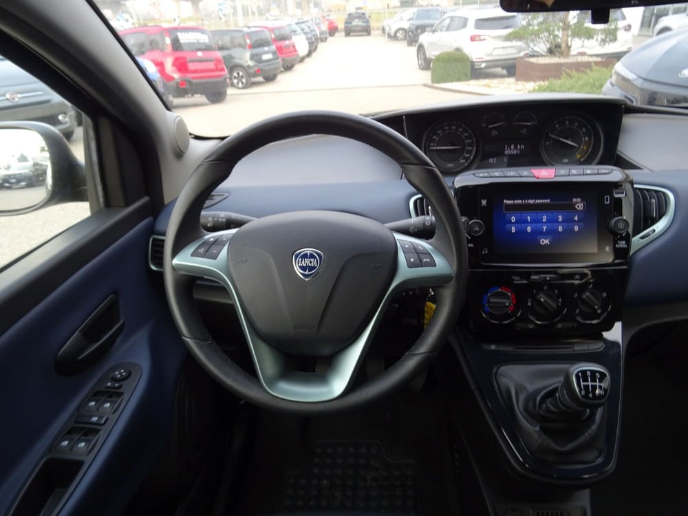 Lancia Ypsilon usata a Venezia (14)