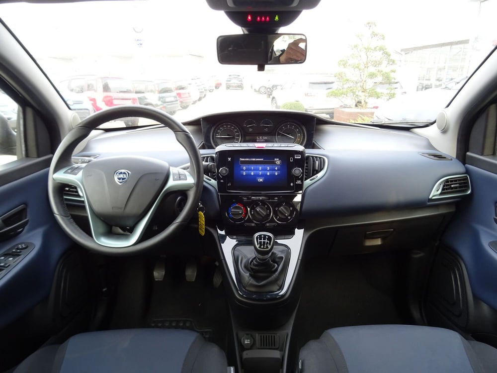 Lancia Ypsilon usata a Venezia (9)