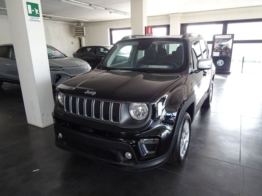 Jeep Renegade nuova a Lucca