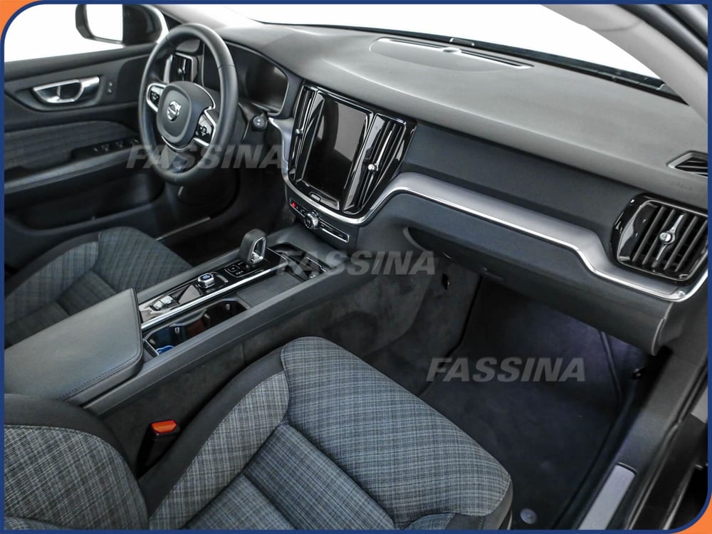 Volvo V60 Cross Country usata a Milano (14)