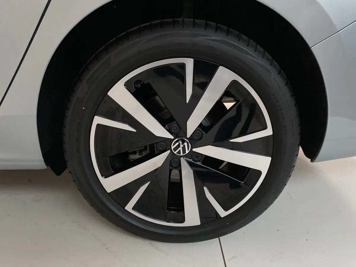 Volkswagen Passat nuova a Lodi (12)