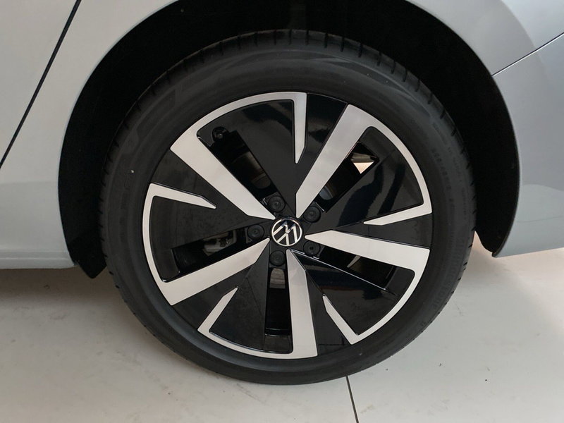 Volkswagen Passat nuova a Lodi (12)