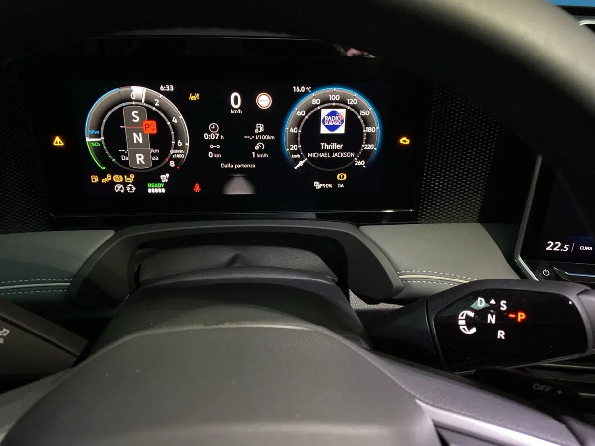 Volkswagen Passat nuova a Lodi (17)