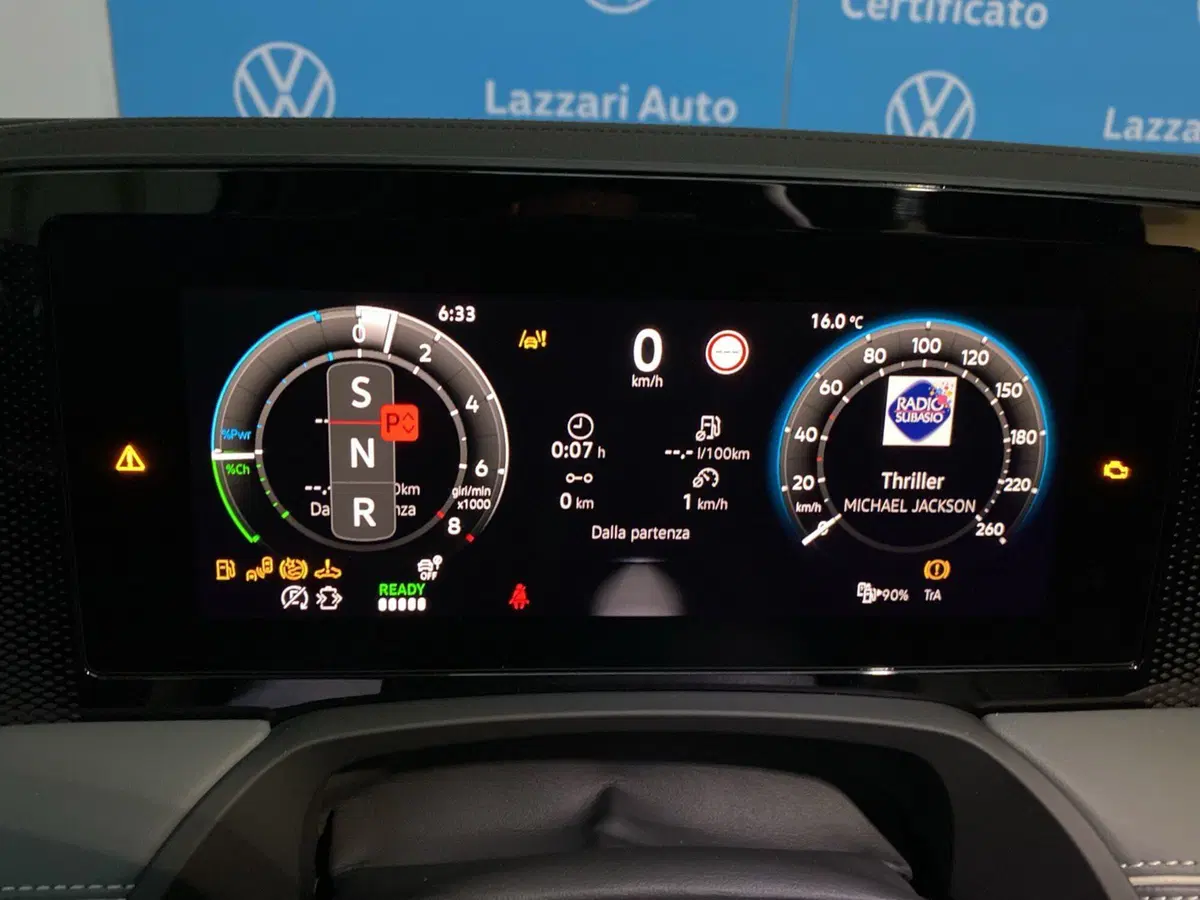 Volkswagen Passat nuova a Lodi (18)