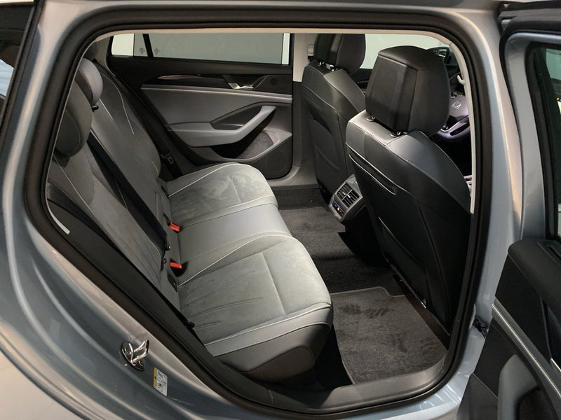 Volkswagen Passat nuova a Lodi (8)