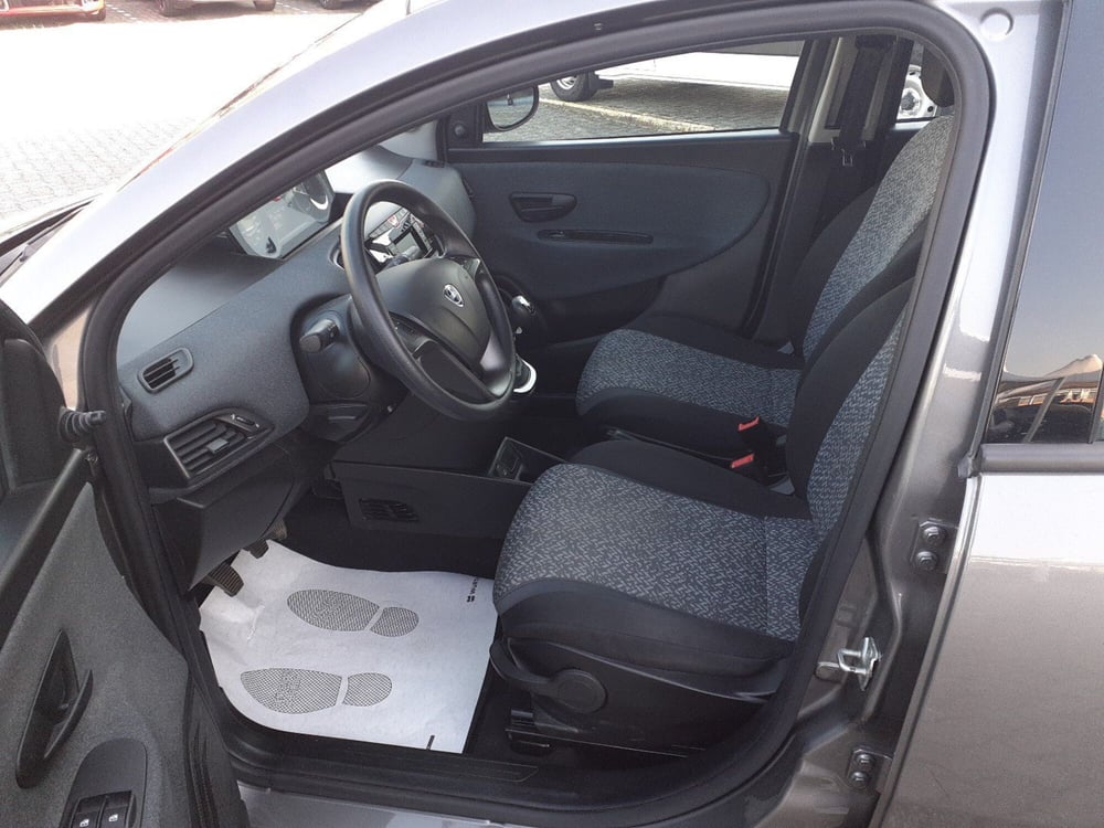 Lancia Ypsilon usata a Parma (16)