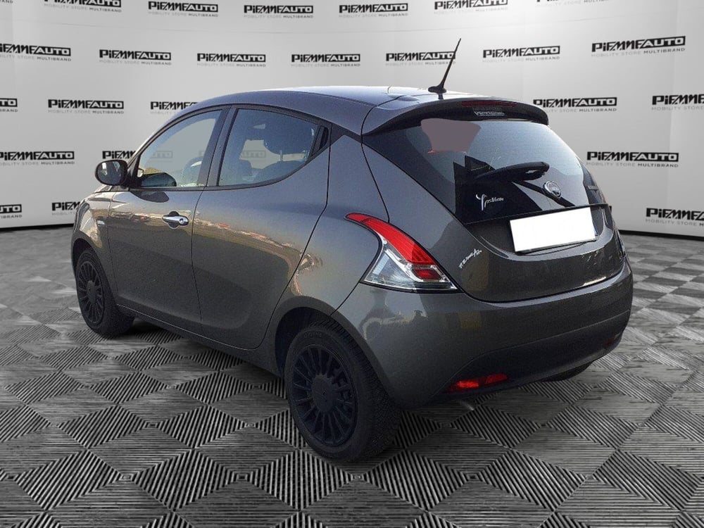 Lancia Ypsilon usata a Parma (3)