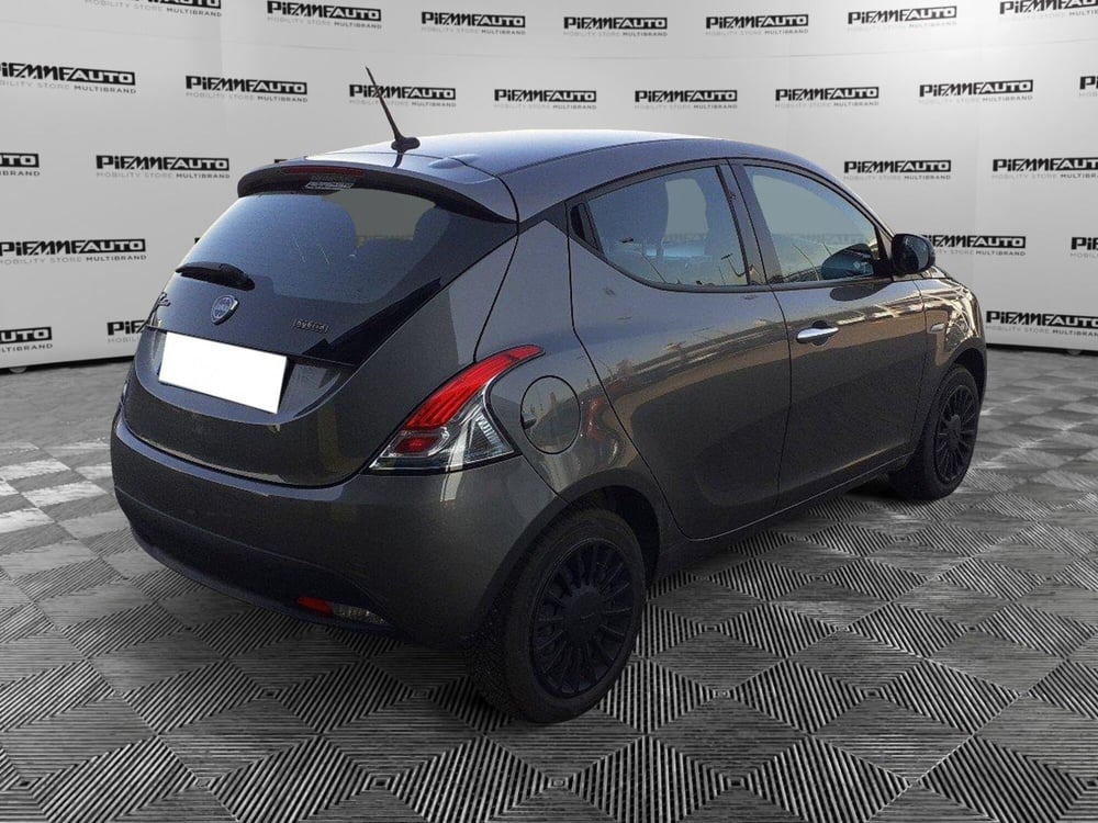 Lancia Ypsilon usata a Parma (6)