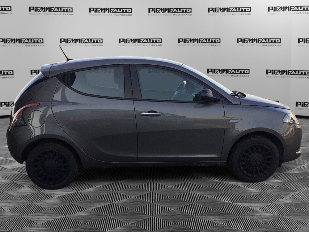 Lancia Ypsilon usata a Parma (7)