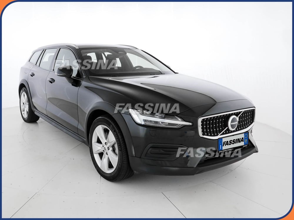 Volvo V60 Cross Country usata a Milano (2)