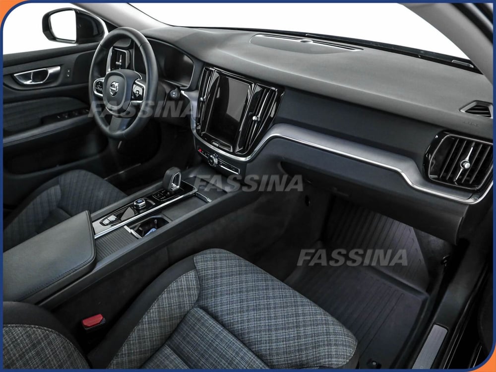 Volvo V60 Cross Country usata a Milano (9)