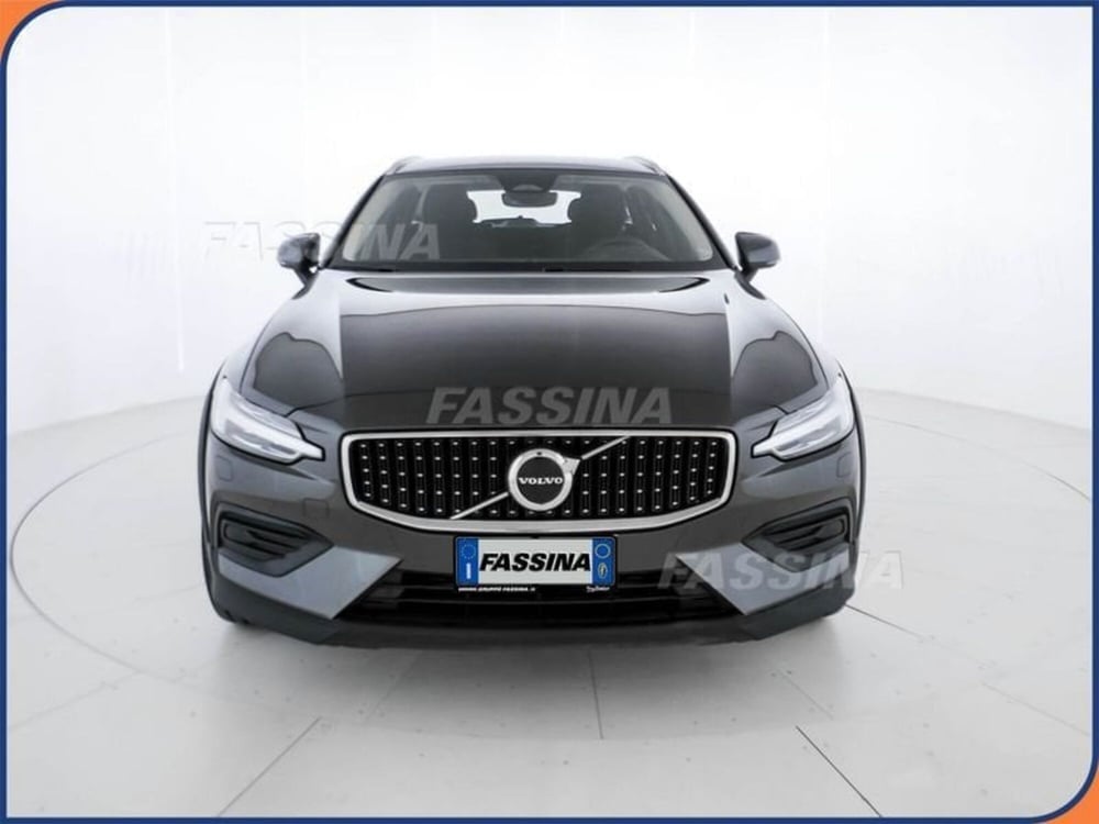 Volvo V60 Cross Country usata a Milano (2)