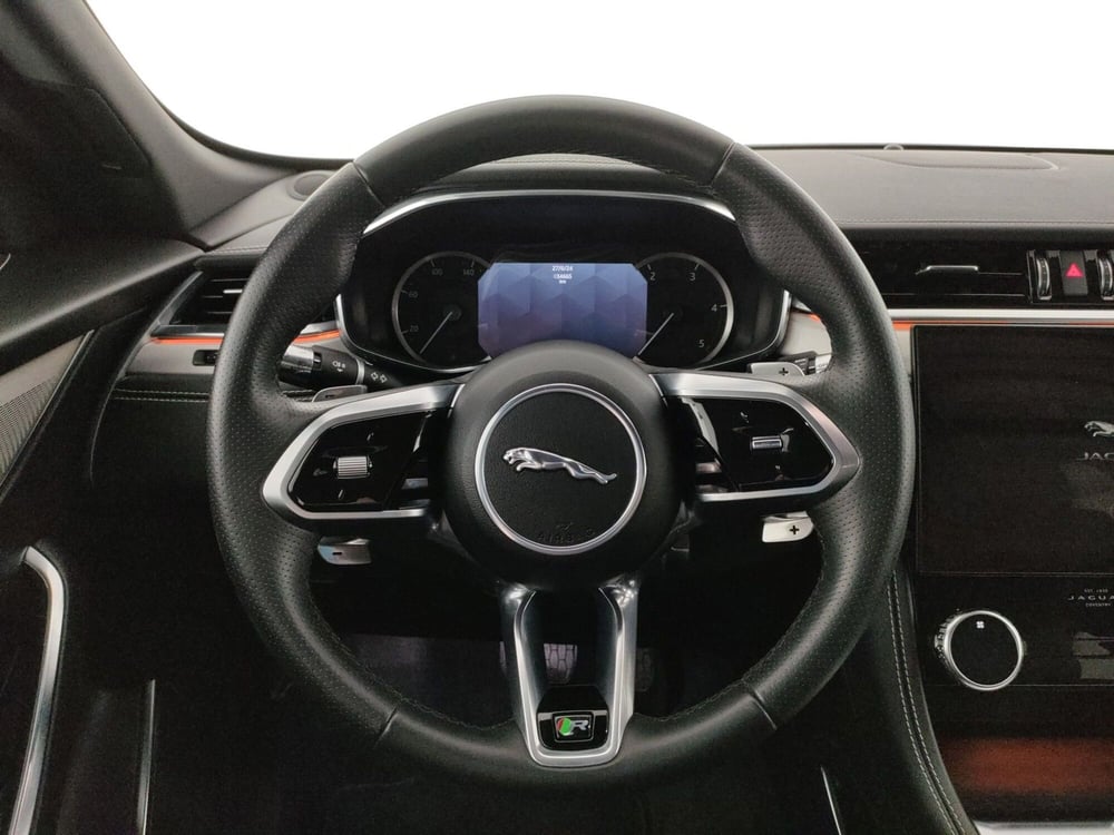 Jaguar F-Pace usata a Milano (14)