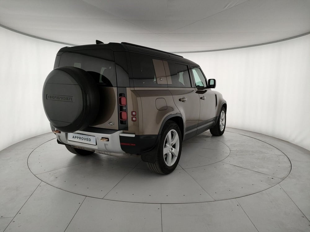 Land Rover Defender usata a Milano (2)