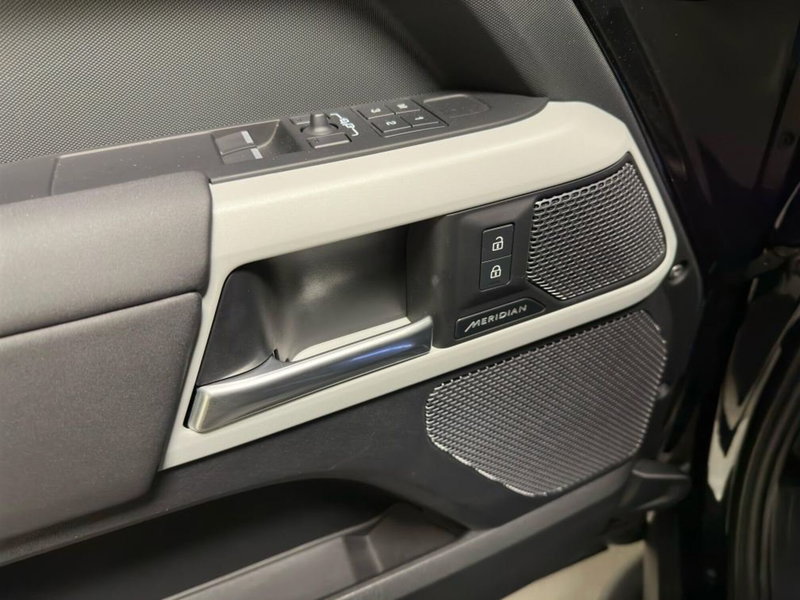 Land Rover Defender usata a Milano (13)