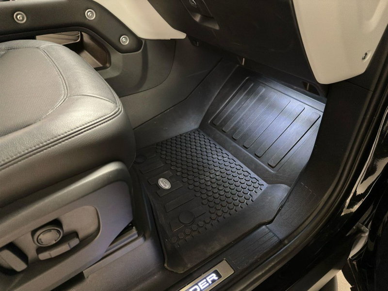 Land Rover Defender usata a Milano (16)