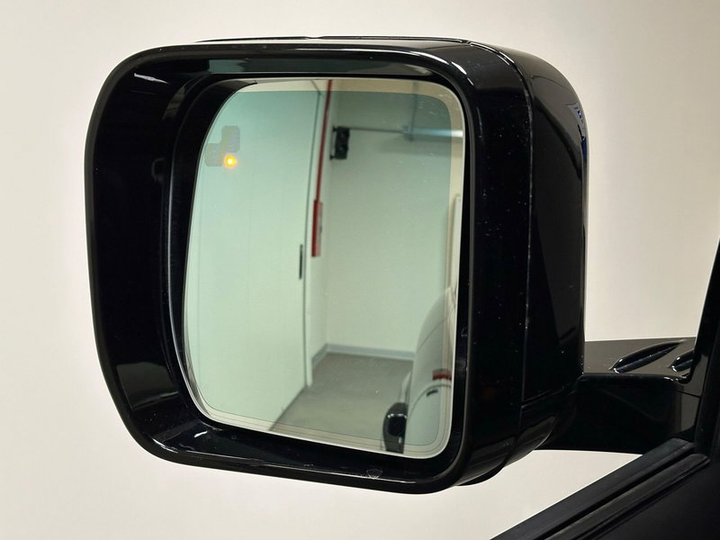 Land Rover Defender usata a Milano (19)