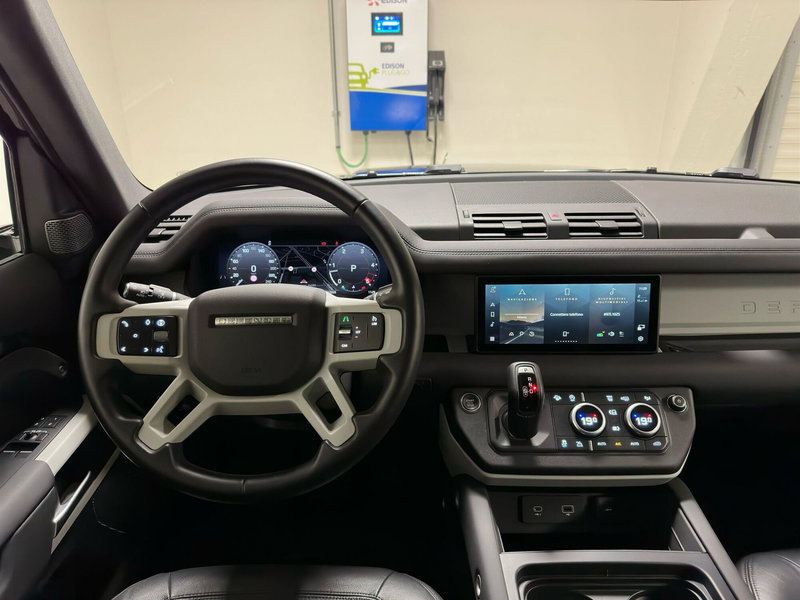 Land Rover Defender usata a Milano (20)