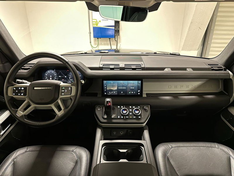 Land Rover Defender usata a Milano (4)