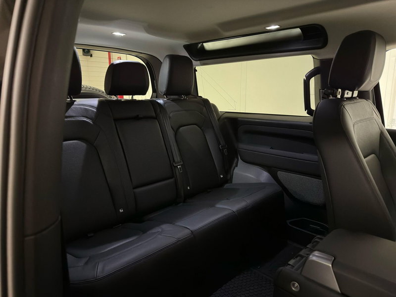 Land Rover Defender usata a Milano (5)