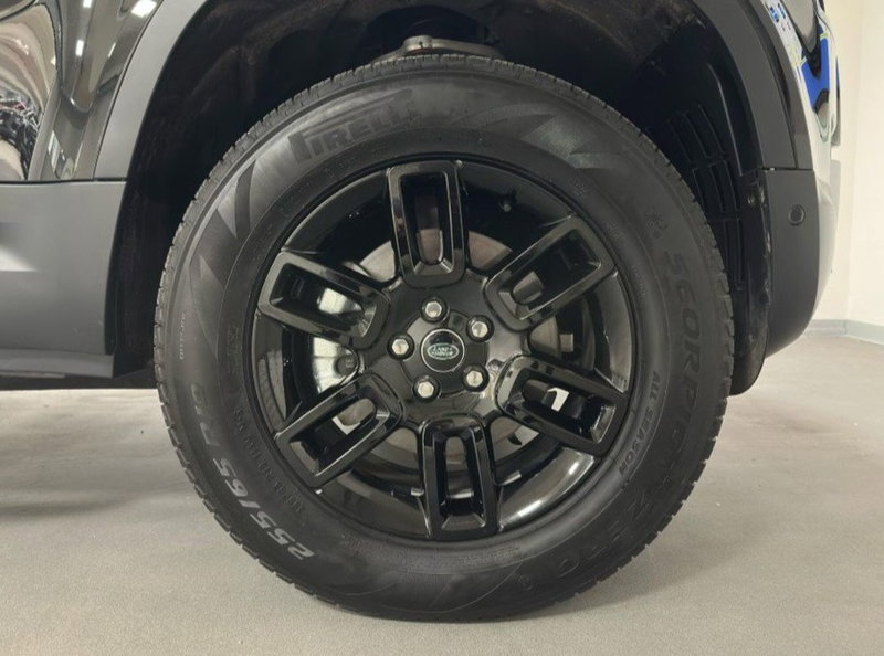 Land Rover Defender usata a Milano (9)