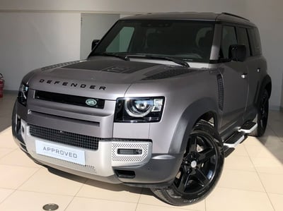 Land Rover Defender 110 3.0d i6 mhev X-Dynamic SE awd 250cv auto del 2023 usata a Ferrara