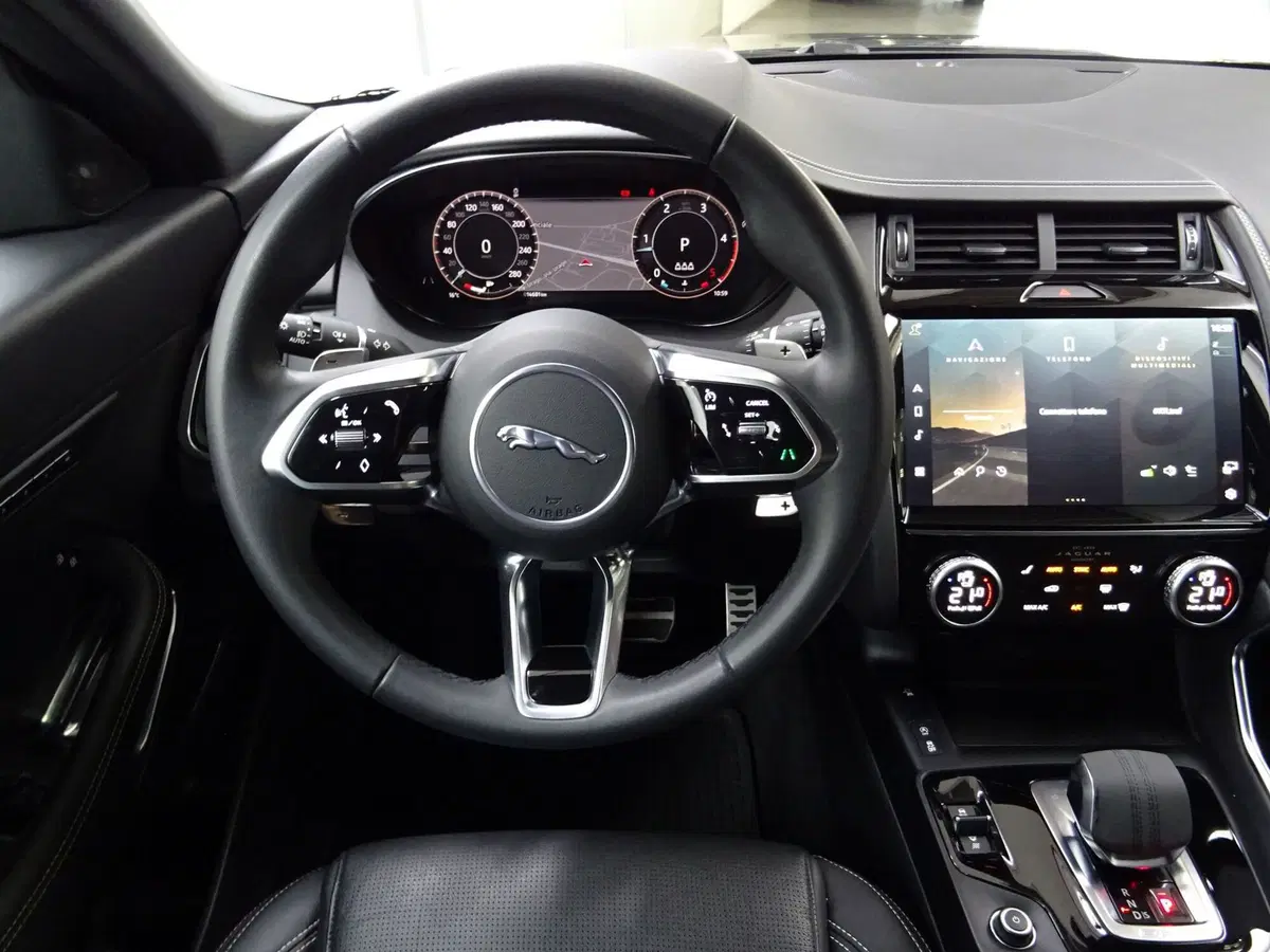 Jaguar E-Pace usata a Como (10)