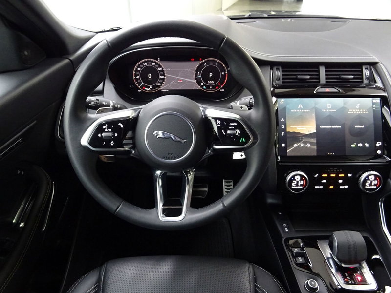 Jaguar E-Pace usata a Como (10)