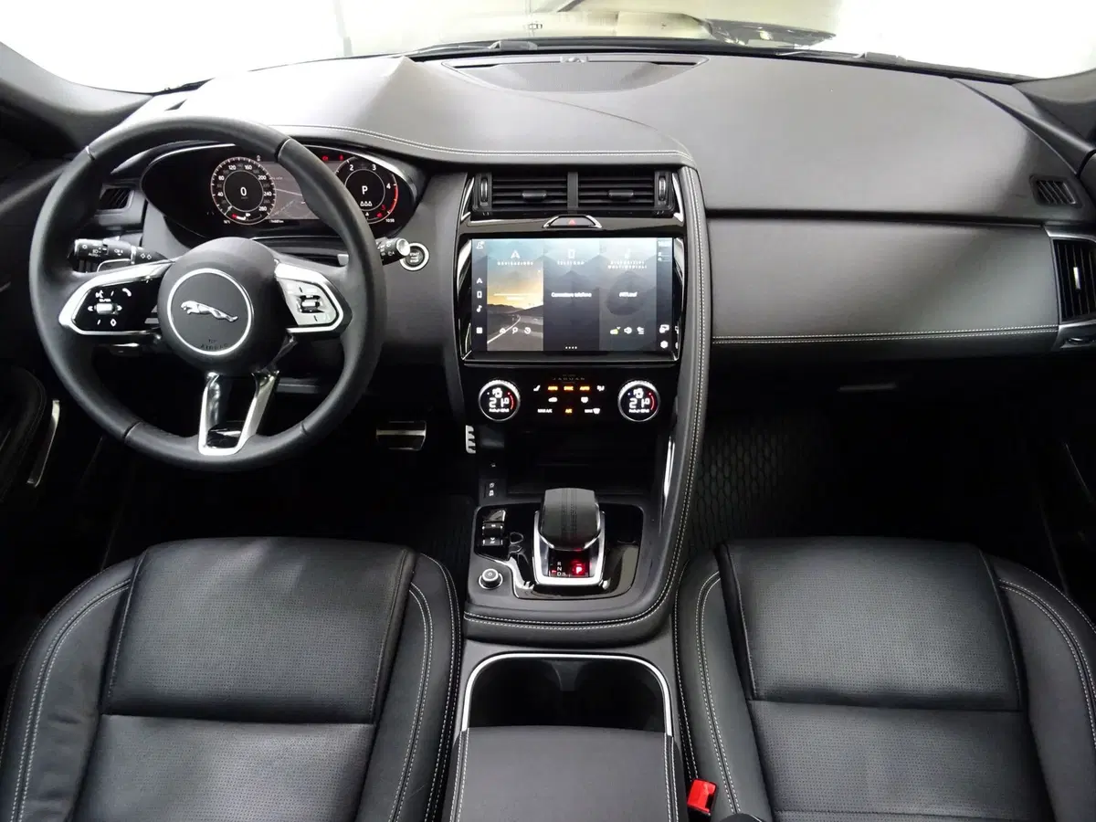 Jaguar E-Pace usata a Como (4)