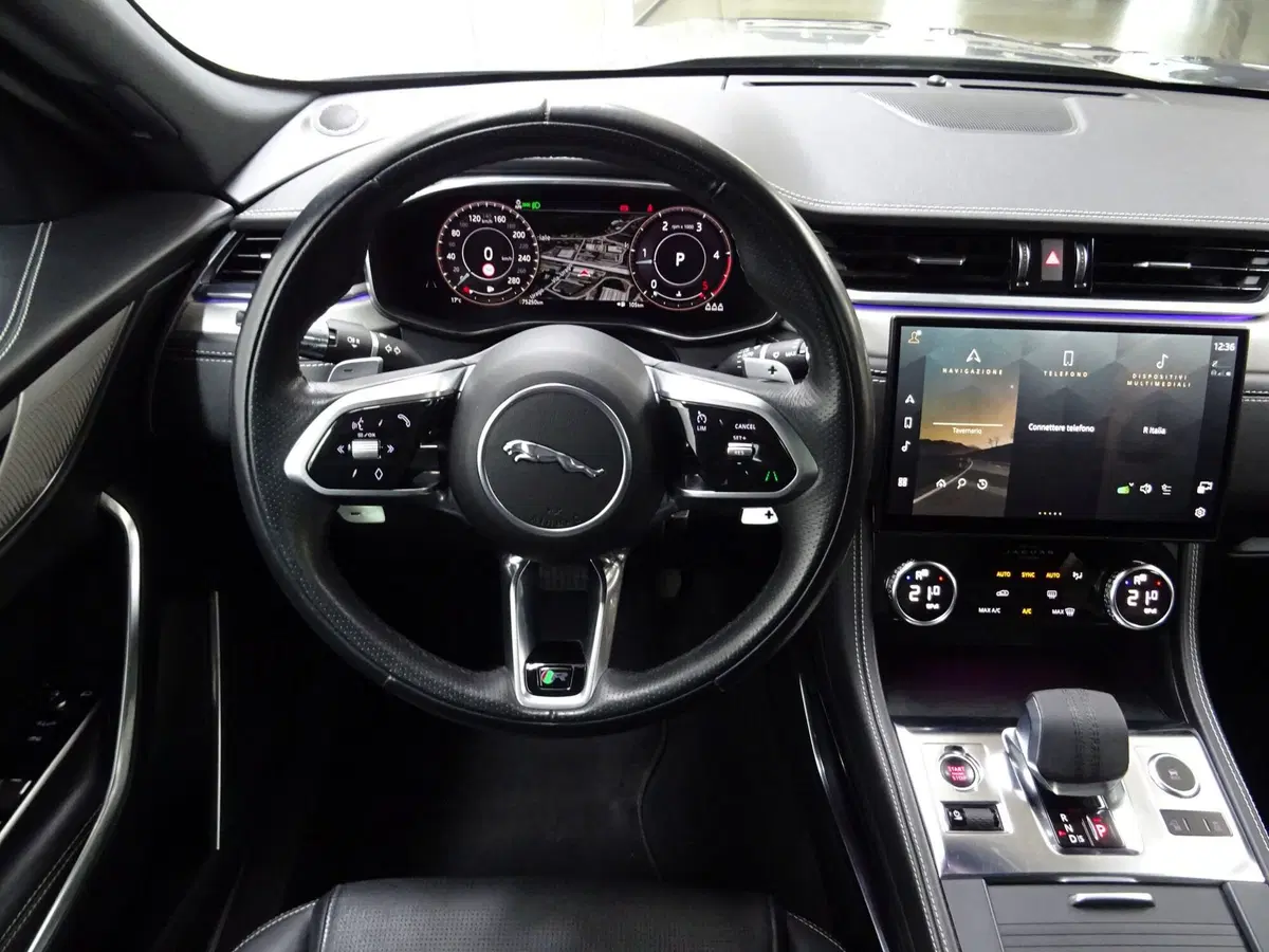 Jaguar F-Pace usata a Como (4)