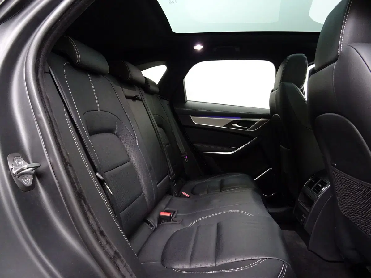 Jaguar F-Pace usata a Como (5)