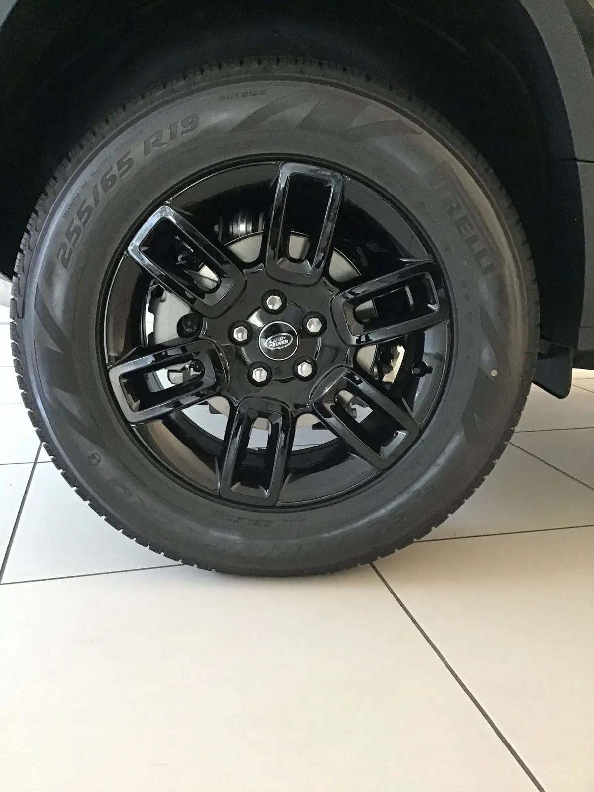 Land Rover Defender nuova a Genova (8)