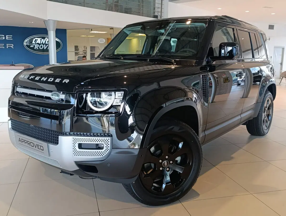 Land Rover Defender nuova a Pesaro-Urbino