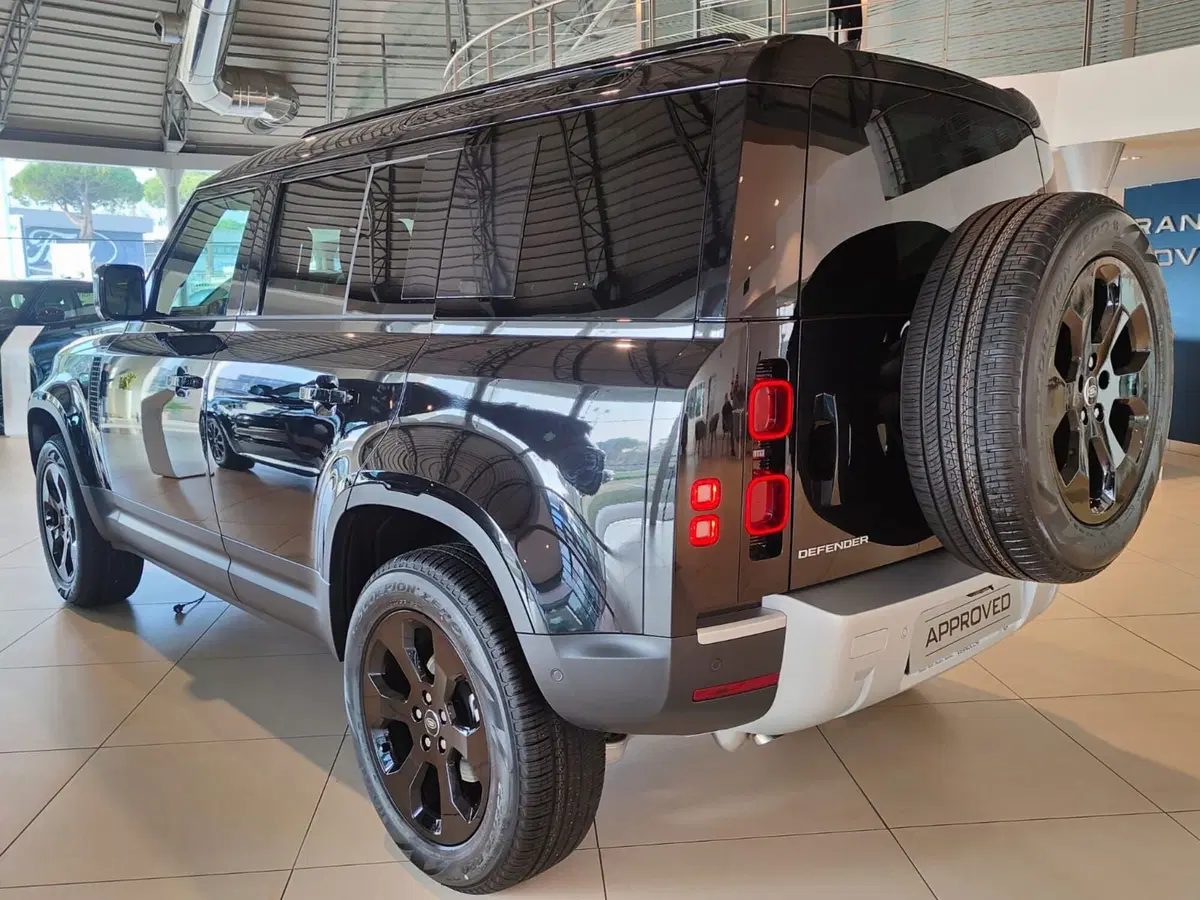 Land Rover Defender nuova a Pesaro-Urbino (2)