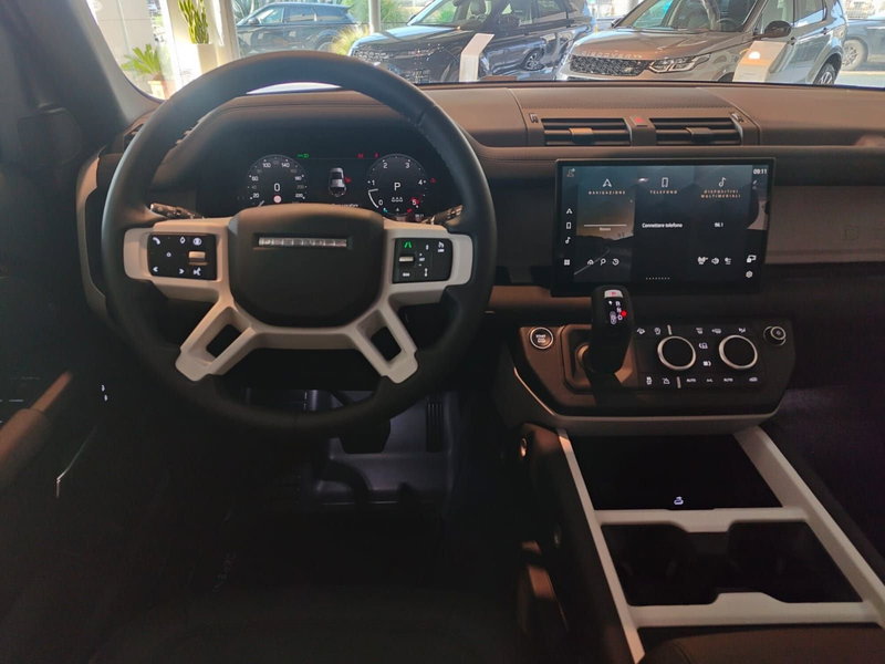 Land Rover Defender nuova a Pesaro-Urbino (4)