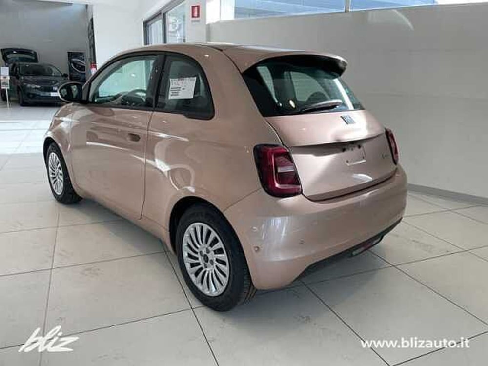 Fiat 500e nuova a Udine (3)