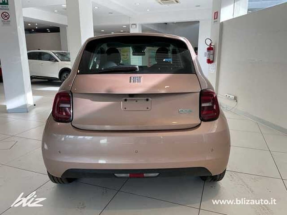 Fiat 500e nuova a Udine (4)