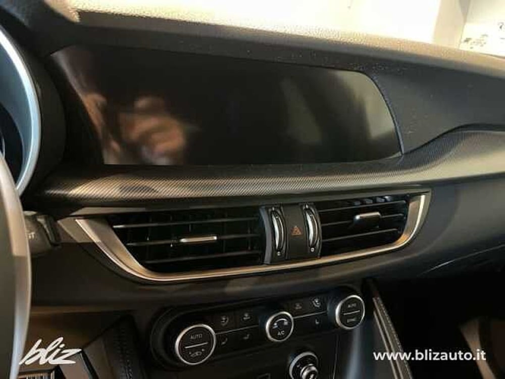 Alfa Romeo Stelvio nuova a Udine (12)