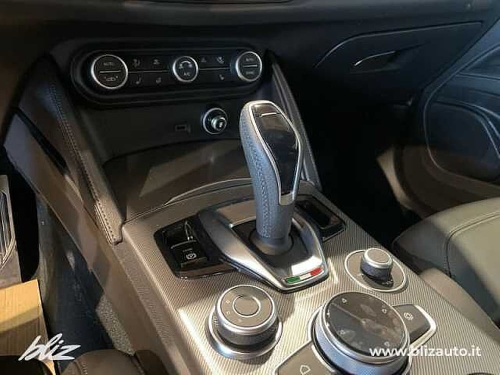 Alfa Romeo Stelvio nuova a Udine (13)