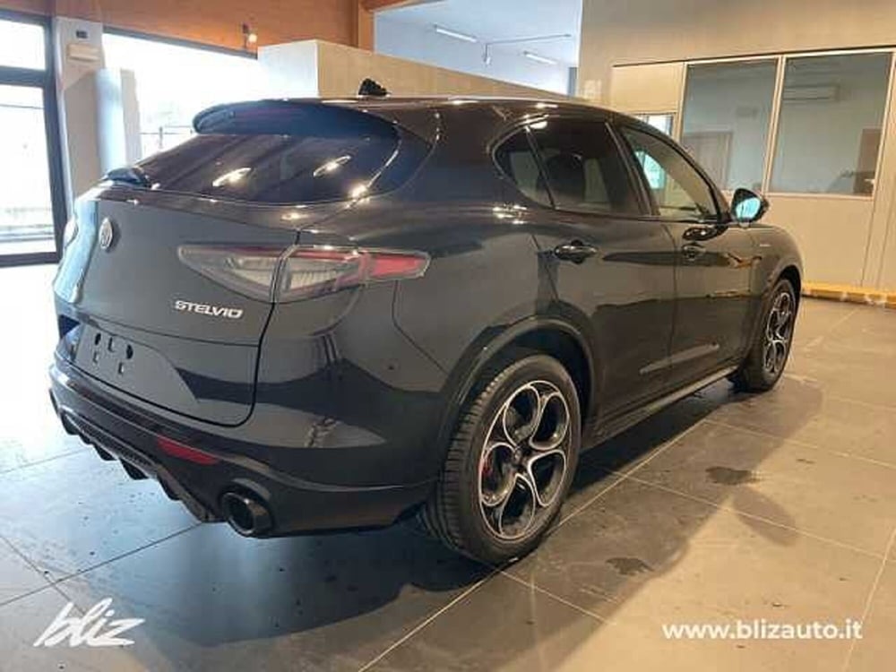 Alfa Romeo Stelvio nuova a Udine (5)