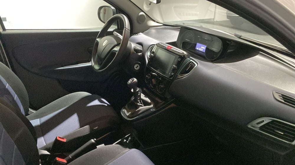 Lancia Ypsilon usata a Bergamo (11)