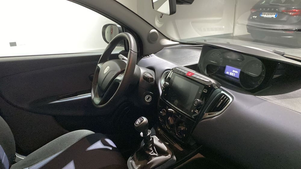 Lancia Ypsilon usata a Bergamo (12)